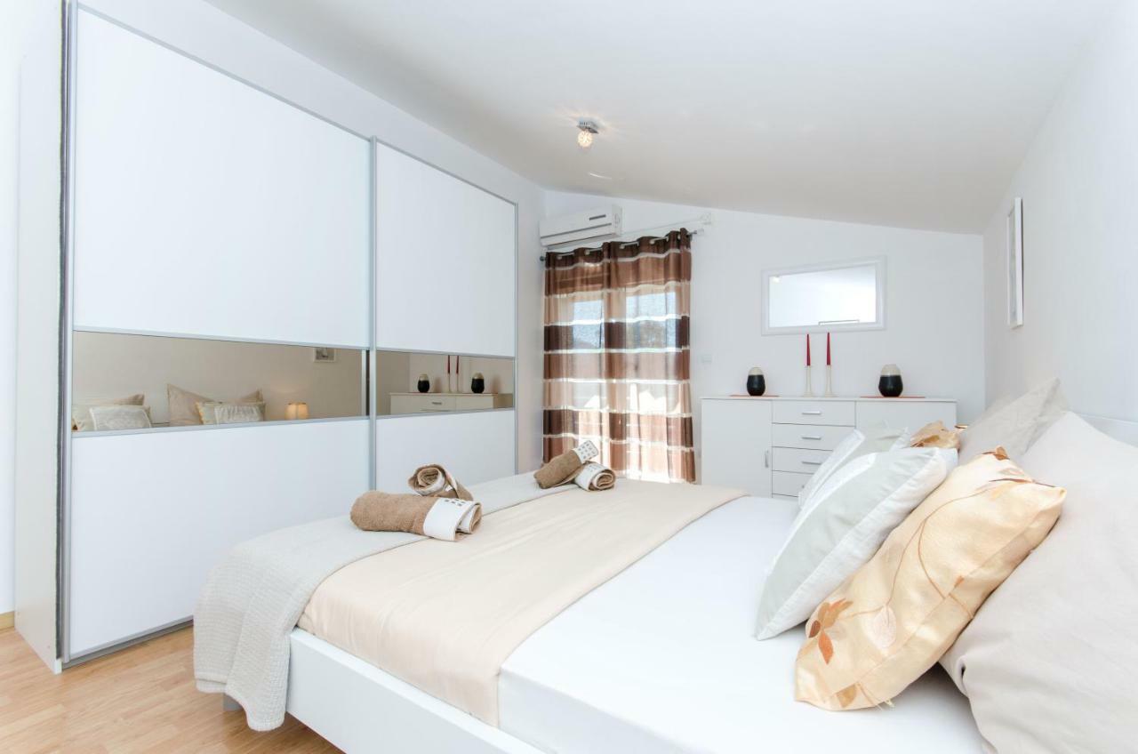 Dalmatian Village Charm - Spacious Villa With Pool Near Trogir Primorski Dolac Экстерьер фото